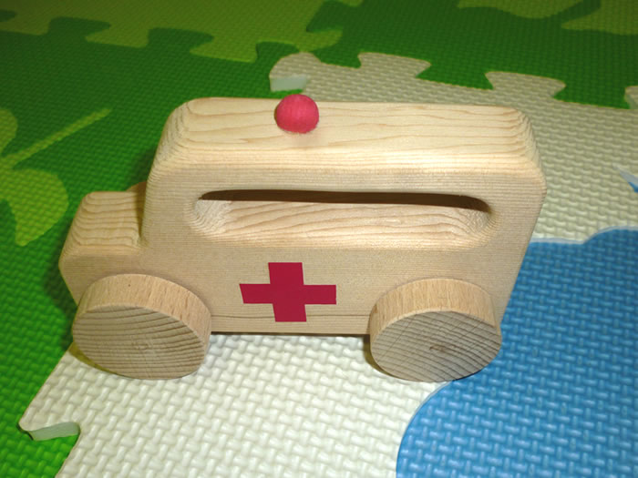 木製救急車