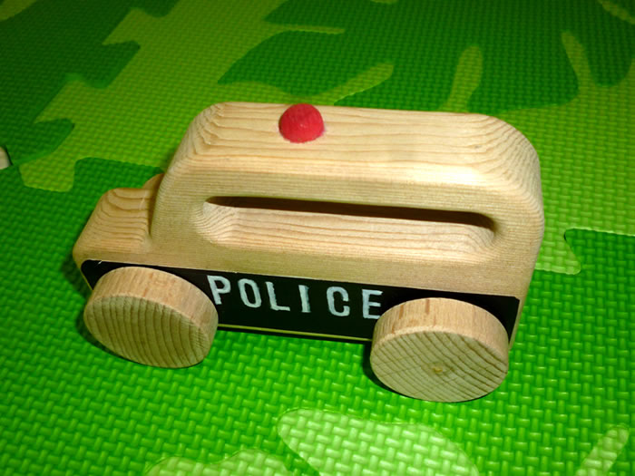 木製パトカー